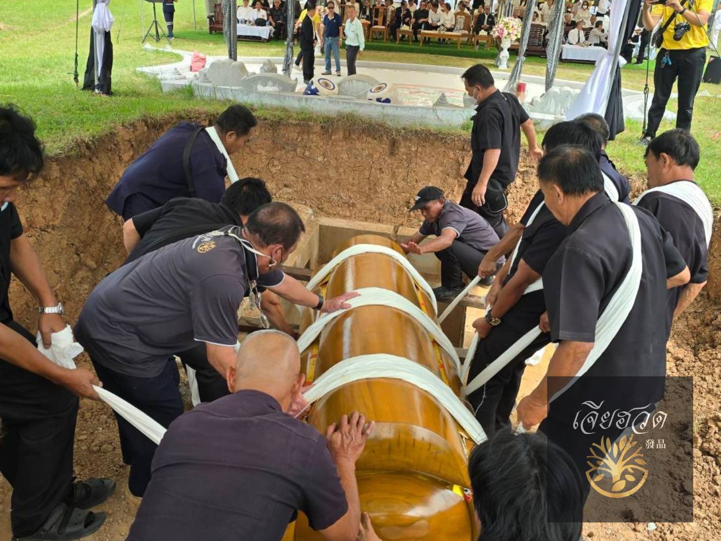 ผลงานเจียฮวด หีบศพ
